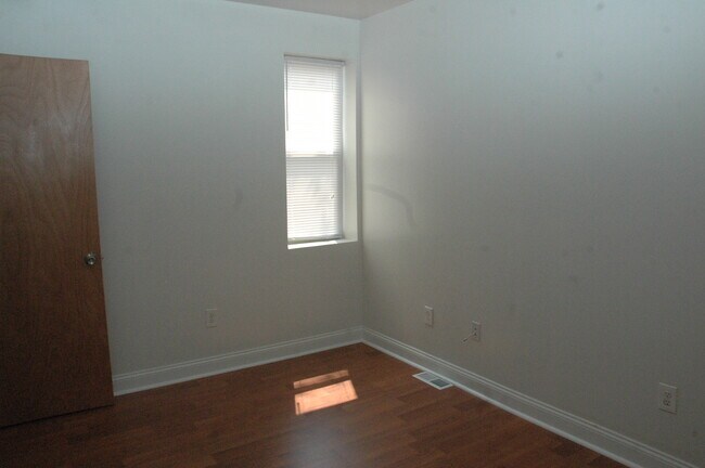 Bedroom - 1134 W Nevada St