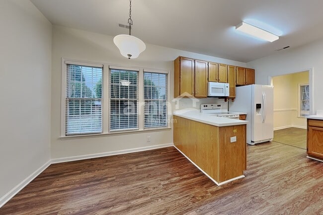 Building Photo - 102 Selsey Dr