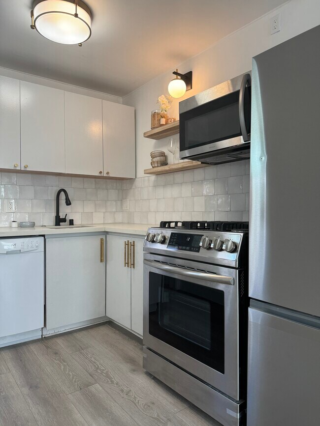 Foto del edificio - 1653 1/2 Bayview Dr