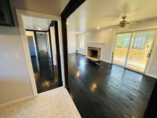 Building Photo - 1623 Lumarka Dr