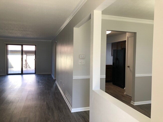 Foto del edificio - 6128 Martingale Lane