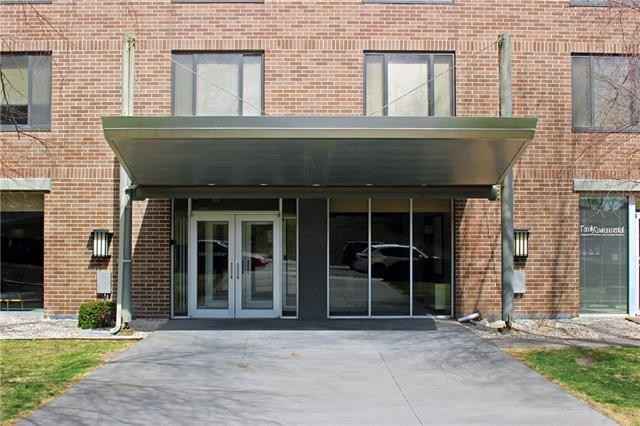 Main Entry Way - 600 E 8th St