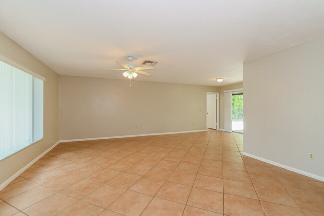 Building Photo - 349 Bay Meadows Dr