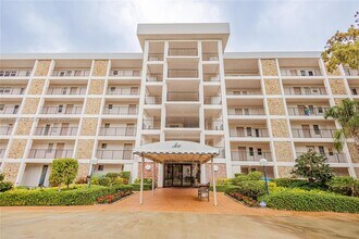 Building Photo - 2751 N Palm Aire Dr