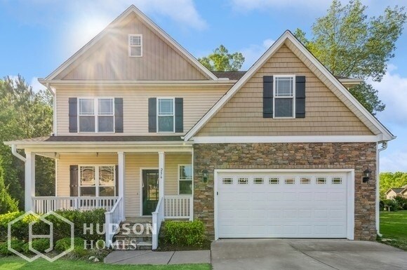 Foto principal - NOW AVAILABLE! - 256 Neuse Landing Dr, Cla...