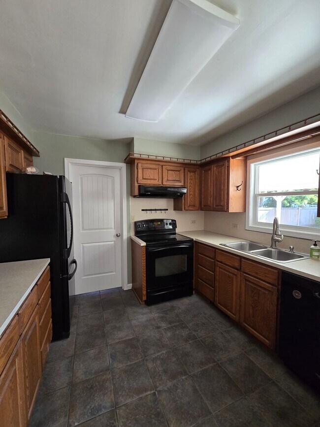 Foto del edificio - Pet Friendly Single Level 3 Bed 2 Bath Hom...