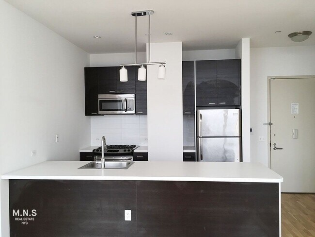 Foto del edificio - 23-10 41st Avenue