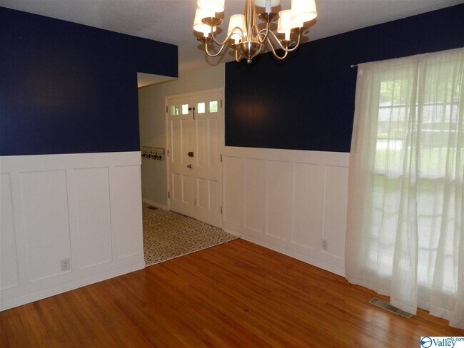 Building Photo - 12106 Greenleaf Dr SE