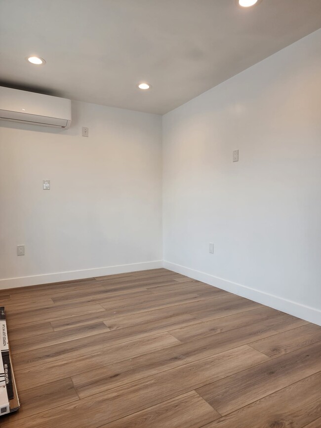 Building Photo - 6645 Darwell Ave
