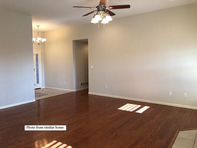 Living room - 5011 Kristos Ct