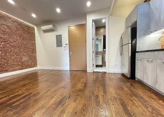 Building Photo - 2156A Fulton St