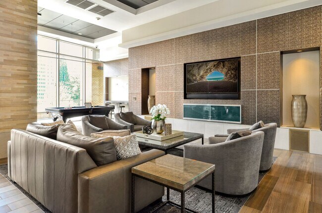 Foto del edificio - Bellevue Condo with Timeless Charm