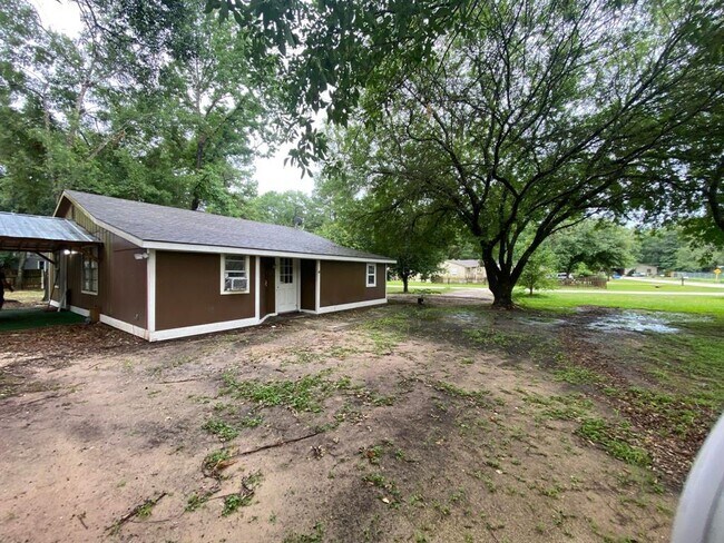 Building Photo - 21197 Live Oak St