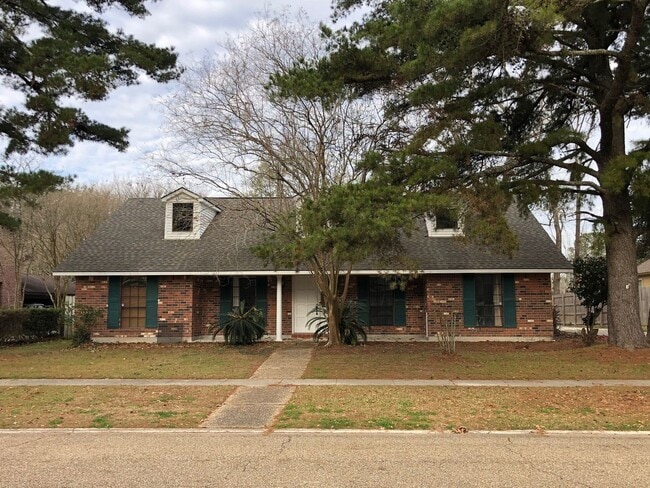Building Photo - 1333 Oakdale Dr