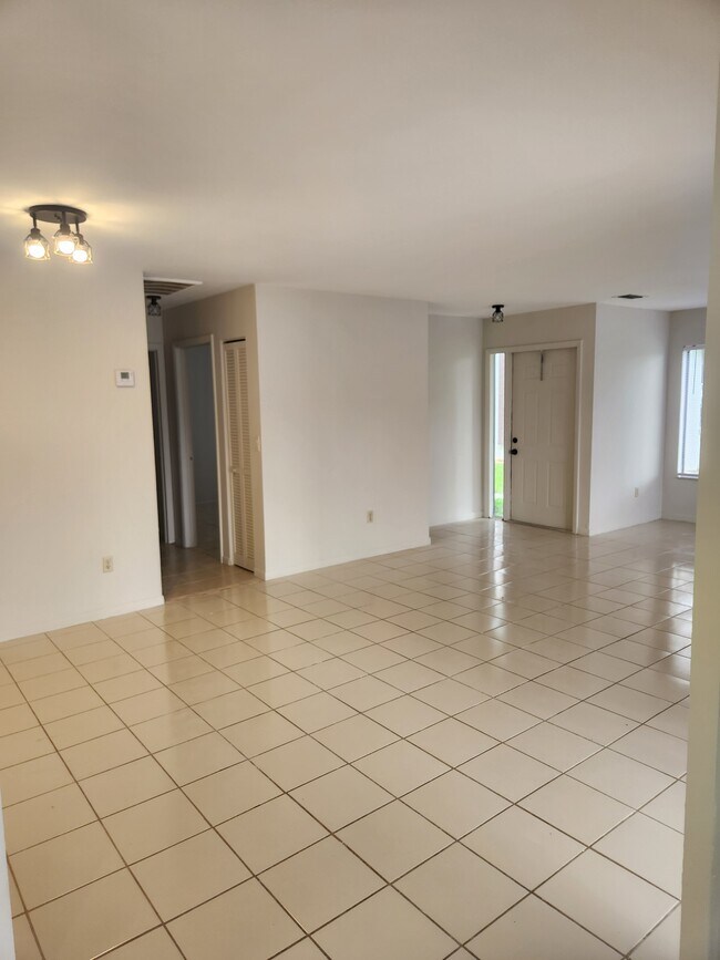 Foto del edificio - 9712 Saratoga Park Ct