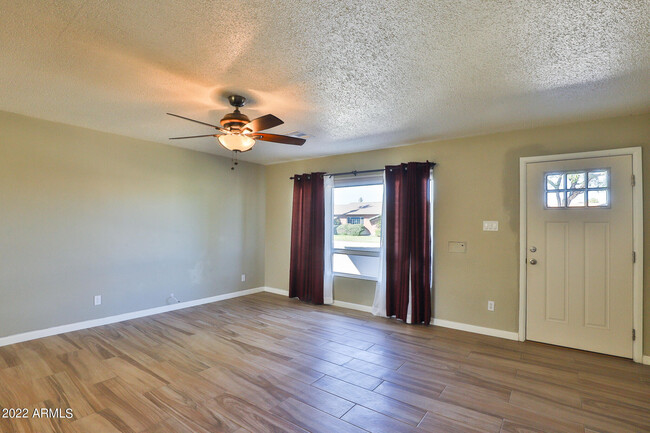 Foto del edificio - 8419 E Sheridan St