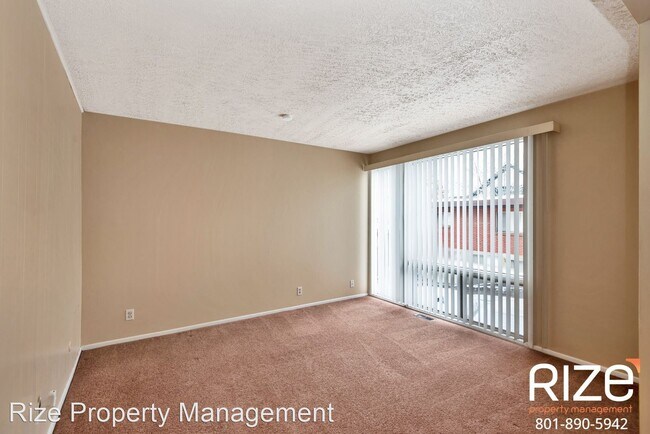 Building Photo - 353-353 1100 E