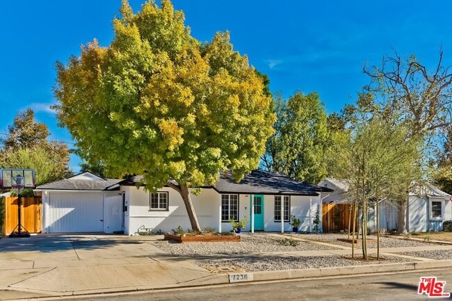 Building Photo - 7236 Encino Ave