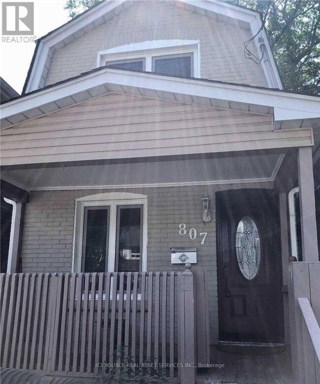Building Photo - 807 Sammon Ave