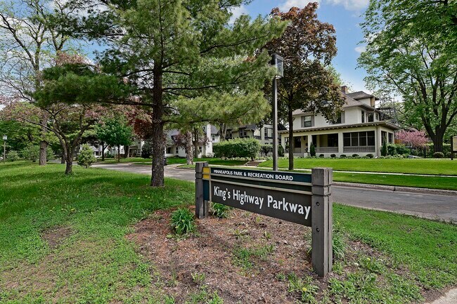 Foto del edificio - 4445 Colfax Avenue South