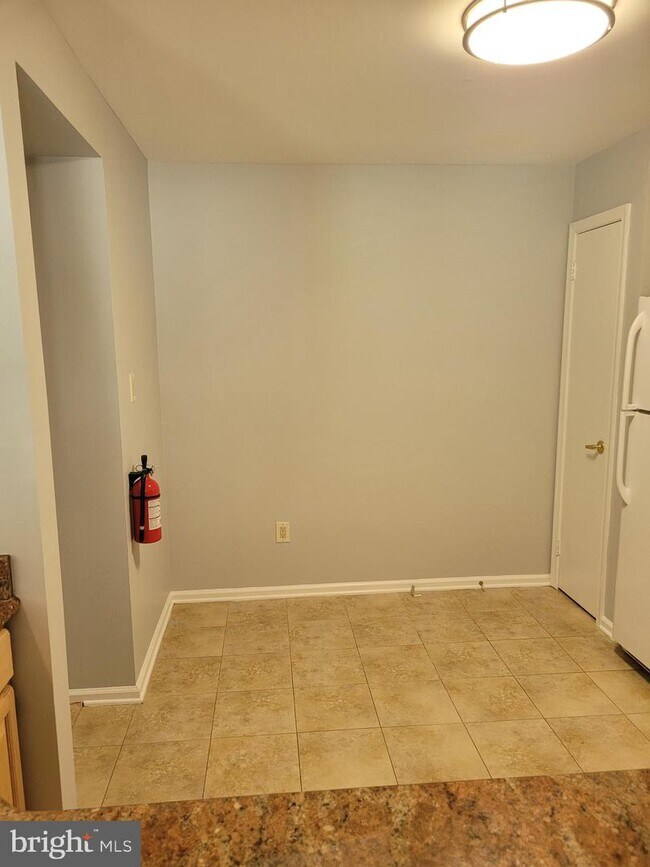 Building Photo - 206 Oliphant Ln
