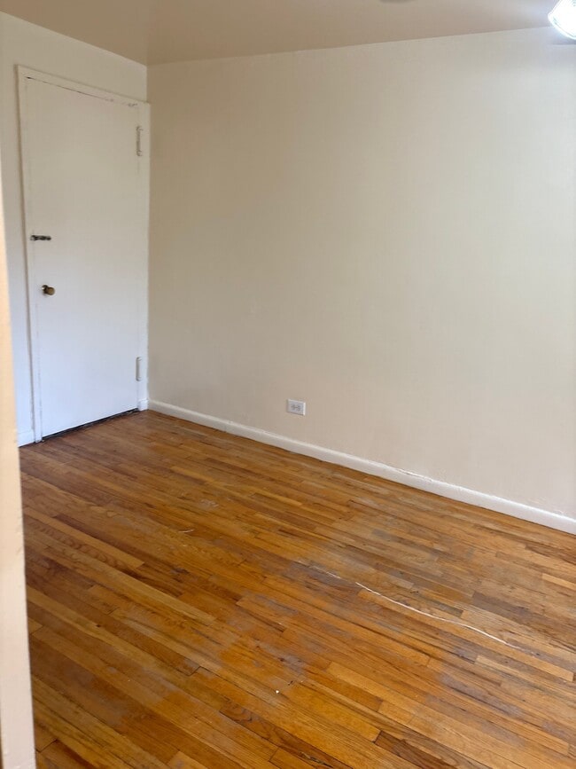Building Photo - 3940 Bronx Blvd