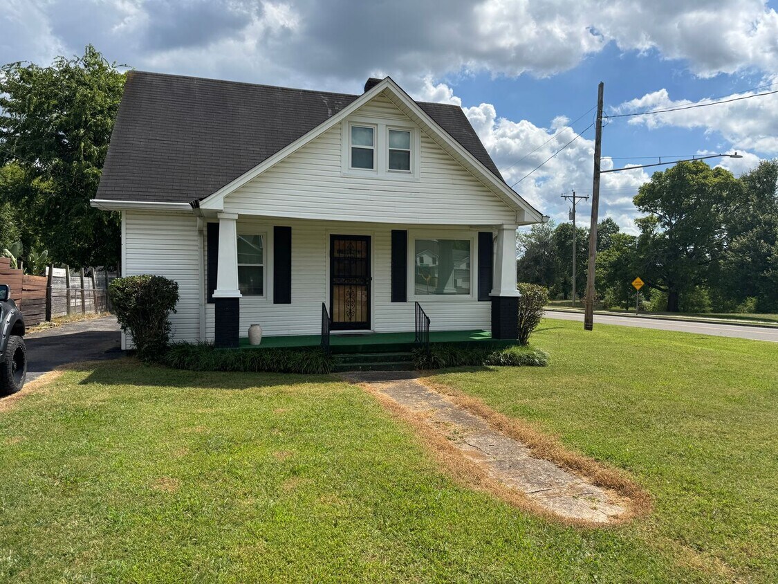 Foto principal - FOR LEASE- SINGLE-FAMILY HOME NEAR SYLVAN PARK!