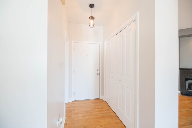 Foto del edificio - 680 N Green St