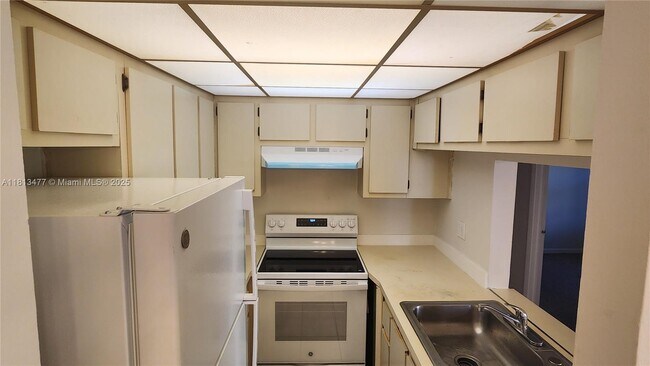 Foto del edificio - 10027 Winding Lake Rd