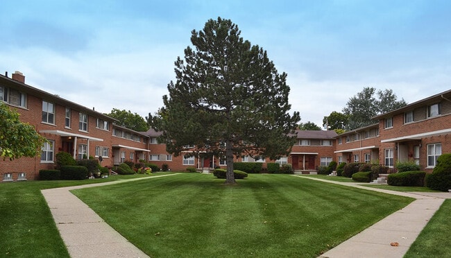 Building Photo - Stratford Villa - Oak Park, MI