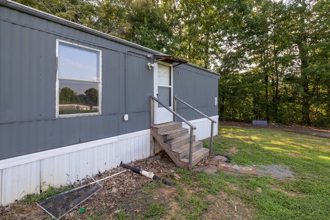 Building Photo - 193 Poe Dr