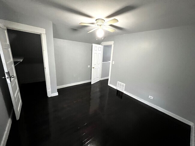 Foto del edificio - 6913 S Throop St