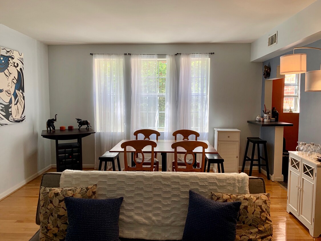 part of main room - 1808 N Queens Ln