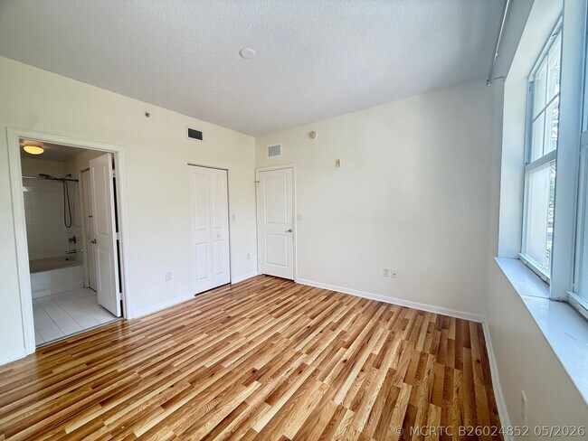Foto del edificio - 5800 W Sample Rd