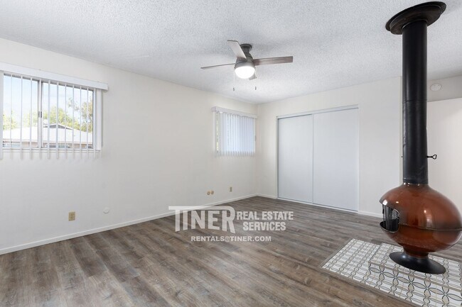 Building Photo - 10799 Coloma Rd