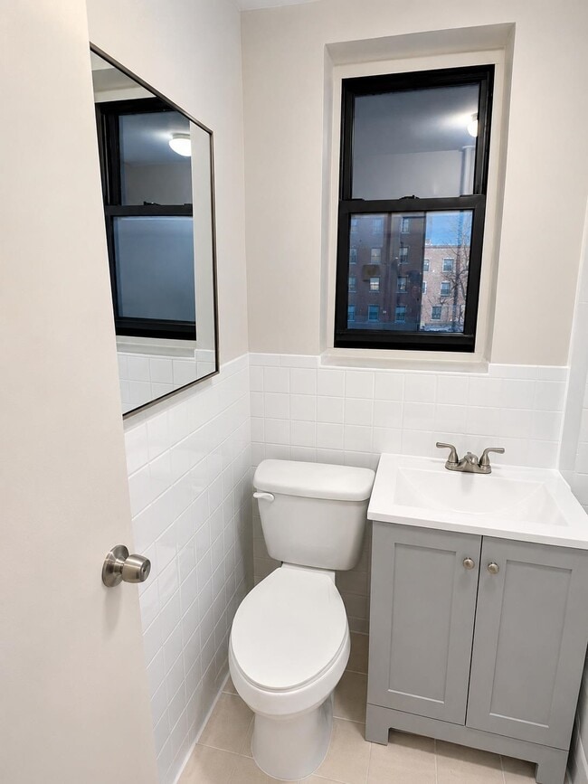 Foto del edificio - 50 Reservoir Ave