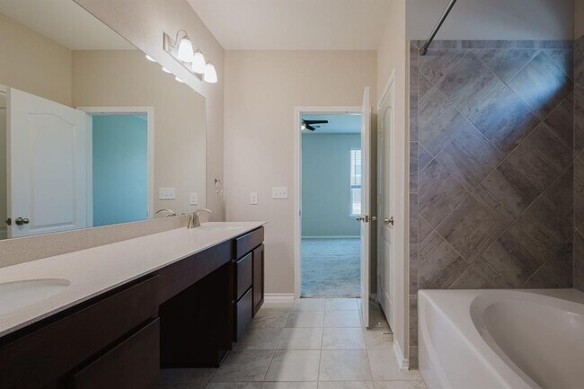 Building Photo - 7924 Crystalbrook W