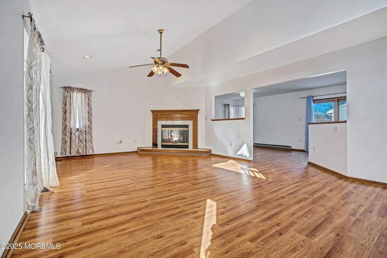 Building Photo - 1112 Larchmont St