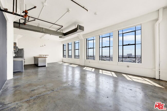 Foto del edificio - 315 E 8th St