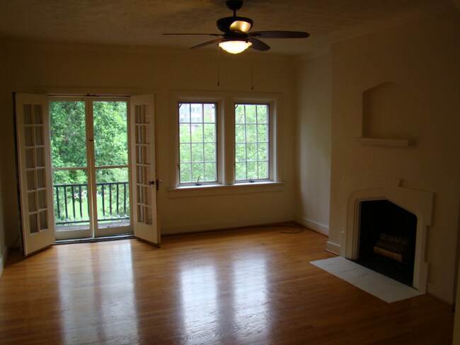 Building Photo - 2227 Cherokee Pkwy