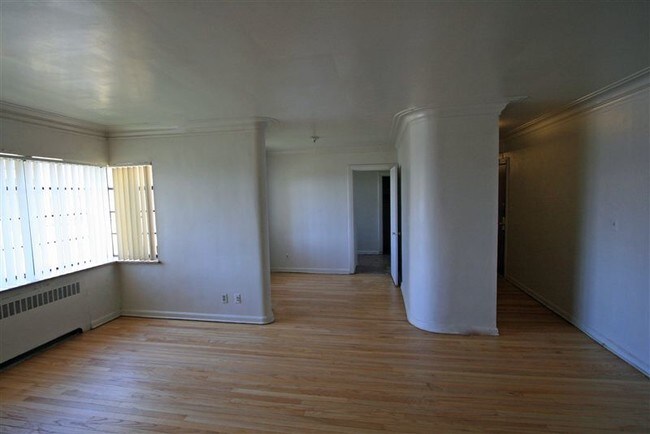 Building Photo - 2 br, 1 bath Apartment - 900 Whitmore Rd