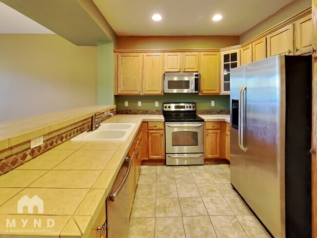 Building Photo - 10431 Truckee St