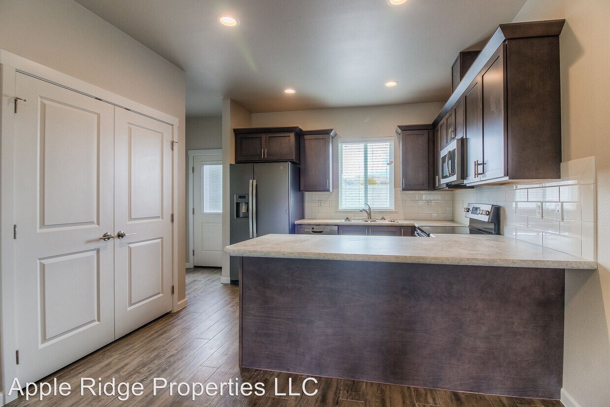 Foto principal - 2400 Woolsey Ln