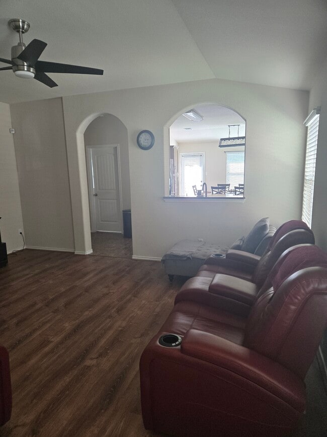 Building Photo - 320 Ammonite Ln