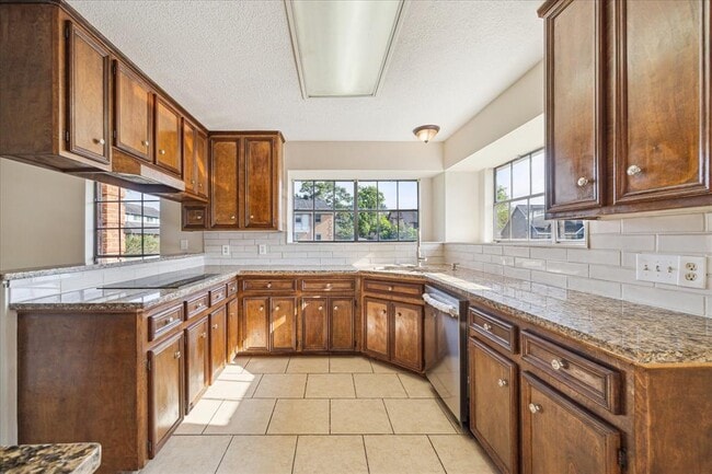 Building Photo - 2302 Bright Meadows Dr