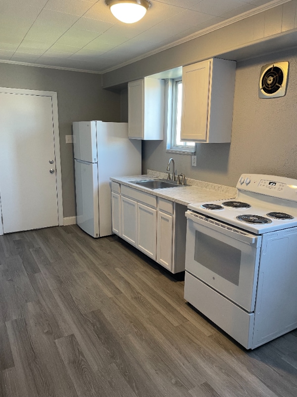 Foto del edificio - 1937 Kenneth Ave