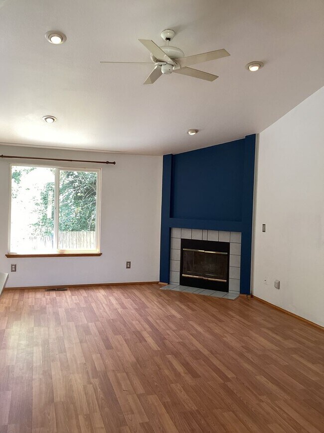 Foto del edificio - Spacious Lake Stevens Rambler with A/C
