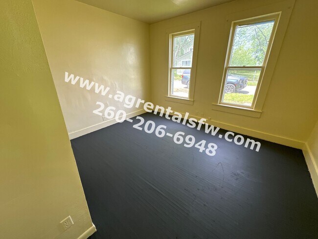 Building Photo - 3 Bedroom House