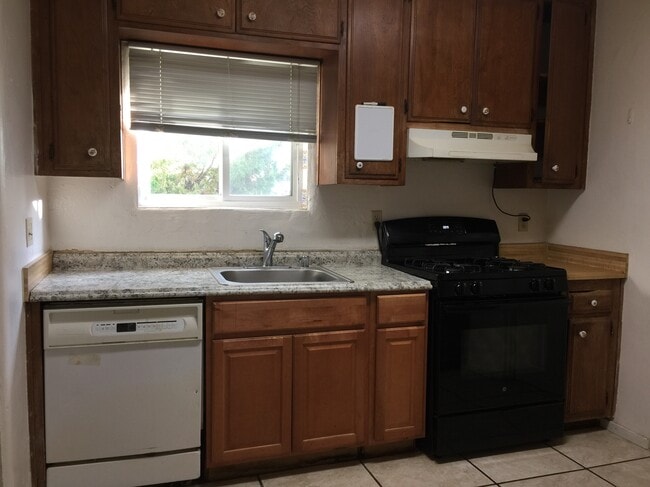 kitchen - 33141 Case St
