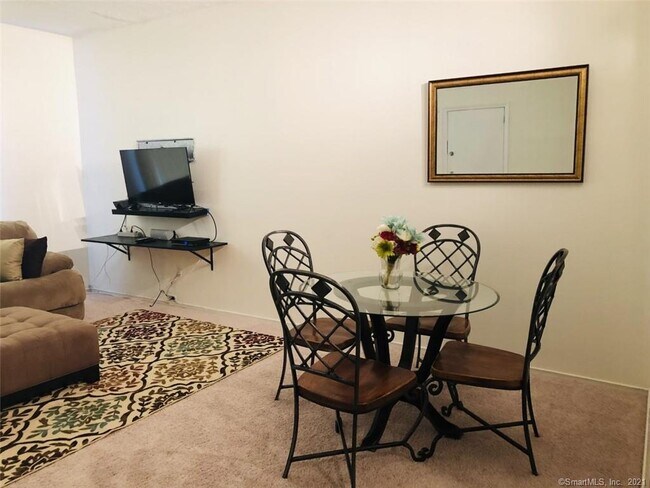 Foto del edificio - 949 Pleasant Valley Rd